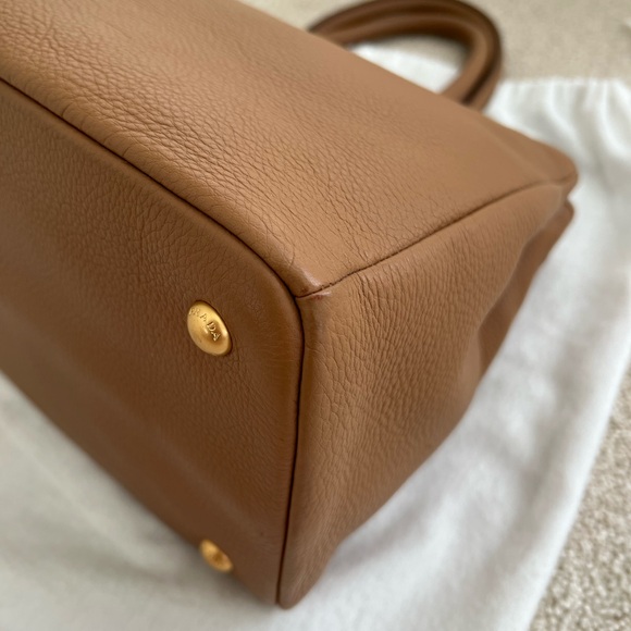 Prada Vitello Daino tote bag in camel - great pre-owned condition - Picture 5 of 16